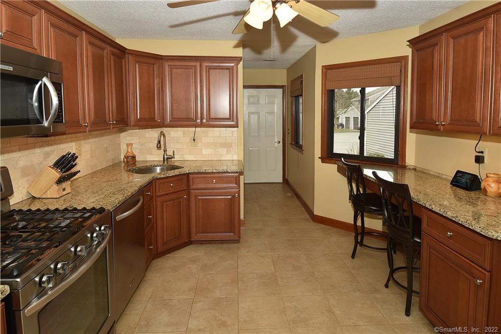 1305 Mill Pond Drive, South Windsor, CT 06074 - Thumbnail 12