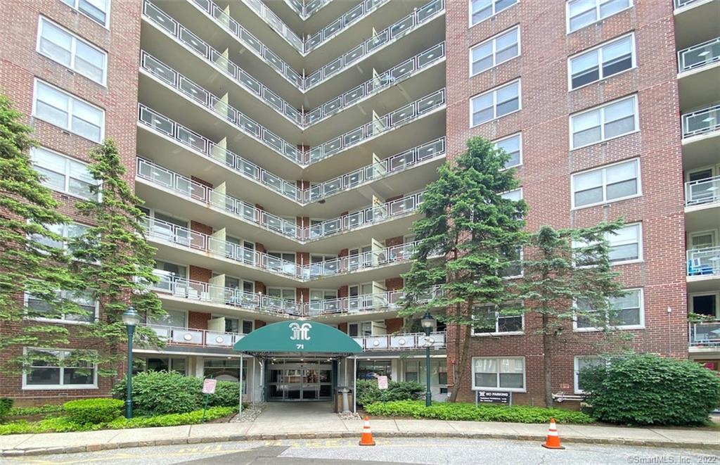 71 Strawberry Hill Avenue, Unit 402 — exterior photo