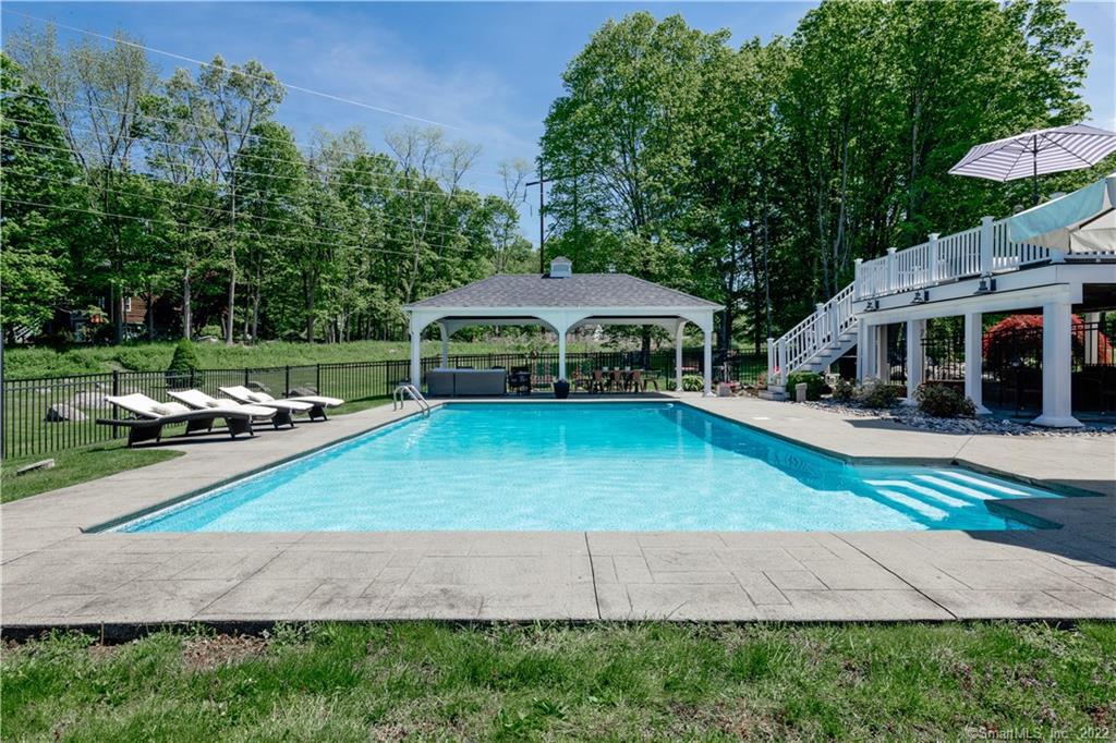 31 Clearview Drive — exterior photo