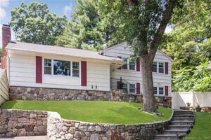 131 Compo Road