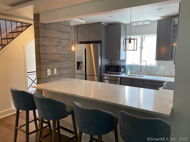30 Fairview Avenue, Unit 3 — photo 1