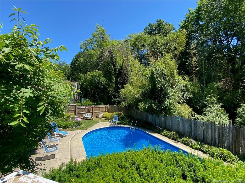 42 Stanwick Place — exterior photo