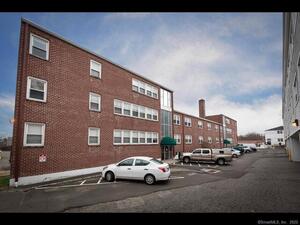 324 Strawberry Hill Avenue, Unit B110