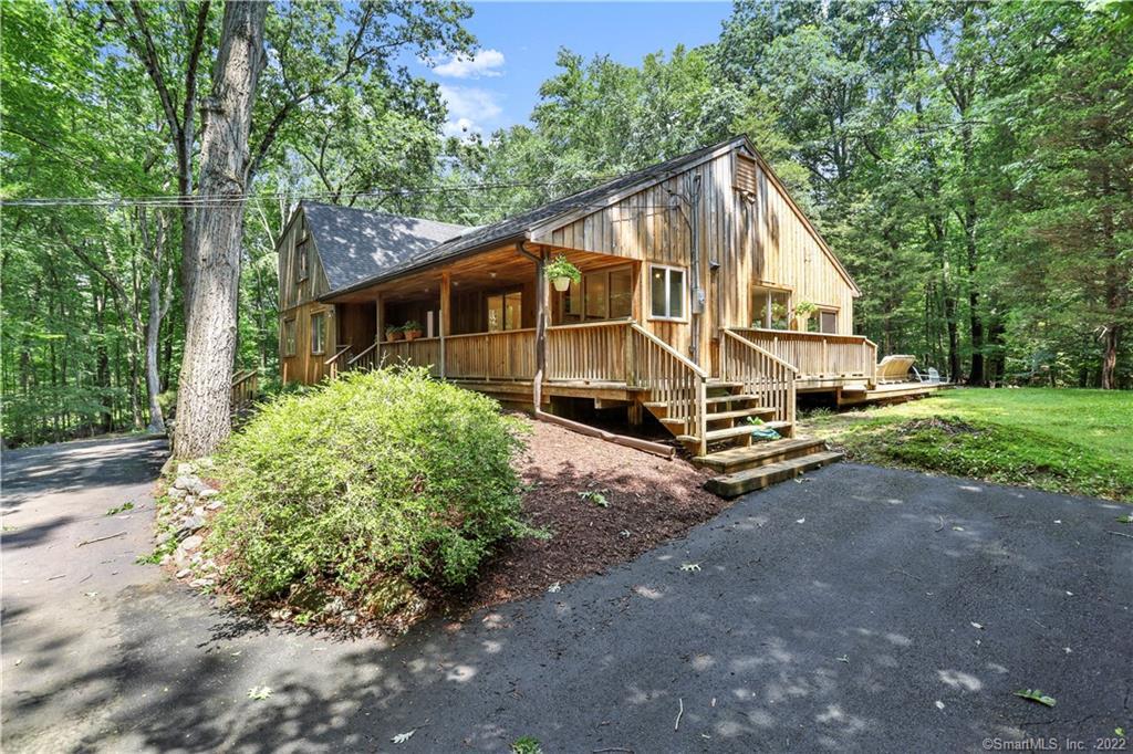 11 Bittersweet Road — exterior photo