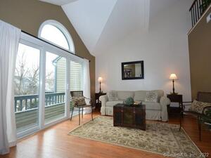 15 Perry Avenue, Unit B12