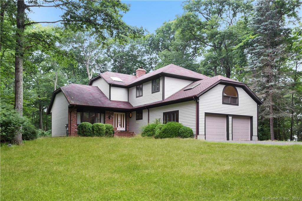 17 Hillcrest Court — exterior photo