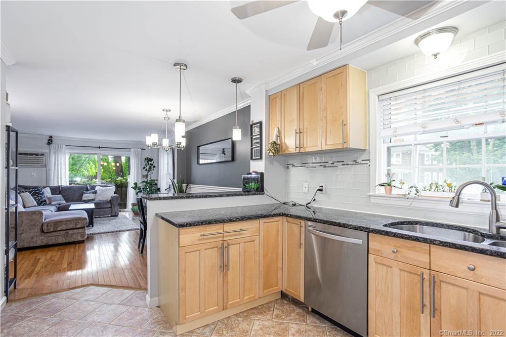 256 Washington Boulevard, Unit 6 — exterior photo