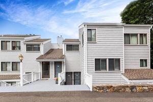 153 Rowayton Woods Drive, Unit 153