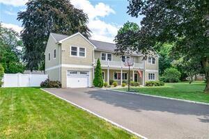 11 Winnipauk Drive