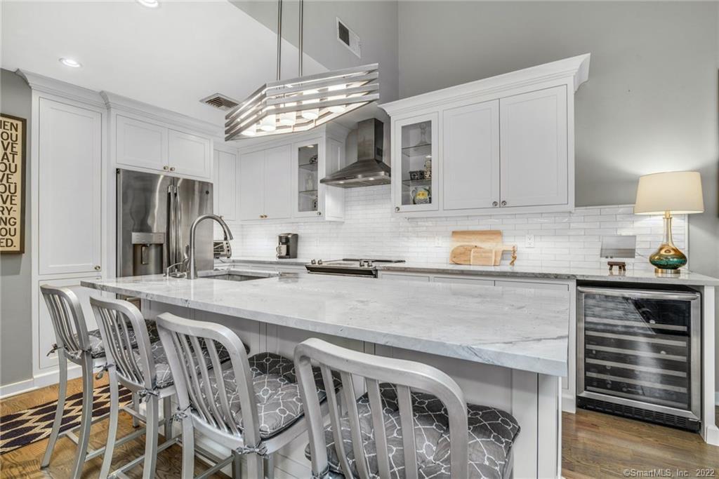 63 Hale Lane, Unit 63 — exterior photo