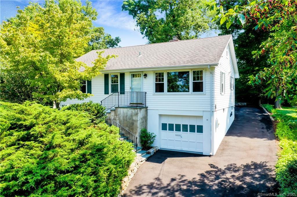 11 Revonah Avenue — exterior photo