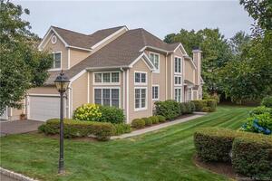112 Imperial Court, Unit 112