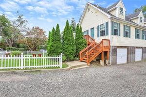 14 Hollow Wood Lane, Unit A