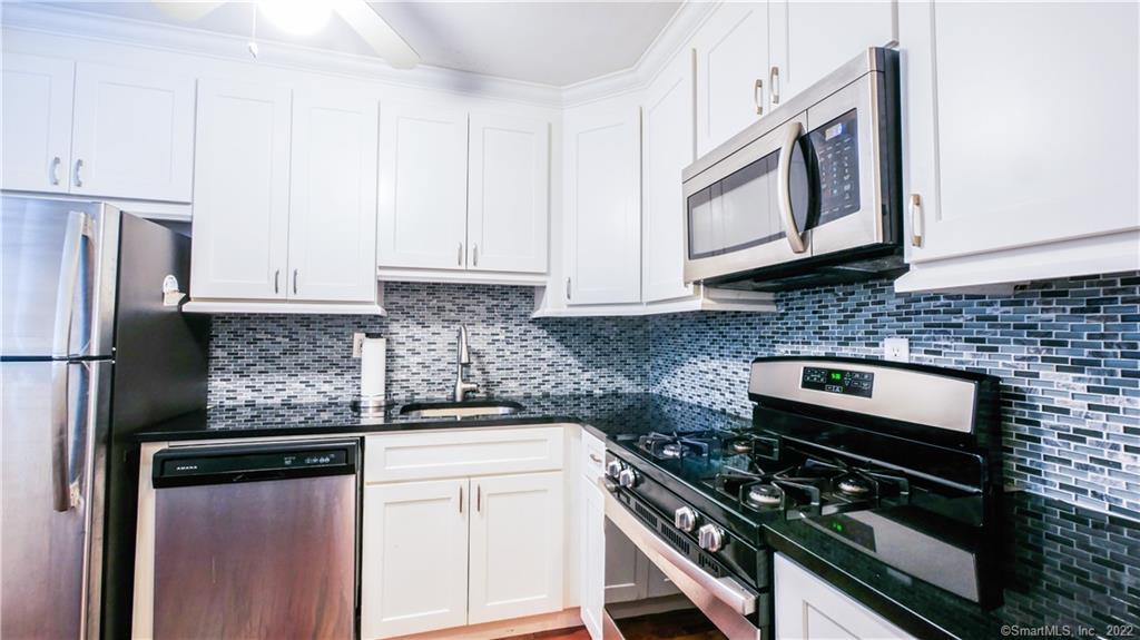 91 Strawberry Hill Avenue, Unit 628 — exterior photo