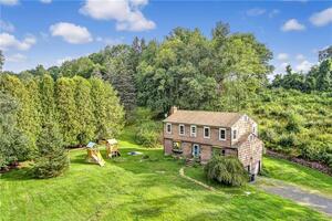 11 Phyllis Lane