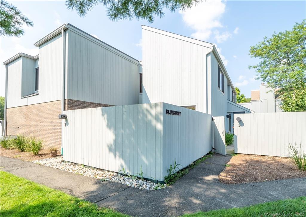 2 Blueberry Lane, Unit 2 — exterior photo