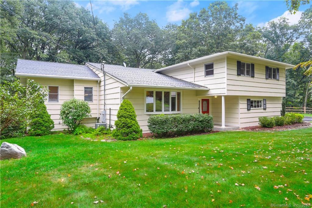 4 Douglas Drive — exterior photo