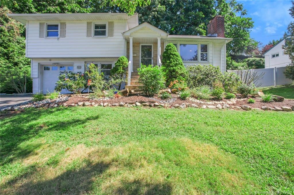 112 Wood Ridge Drive — exterior photo