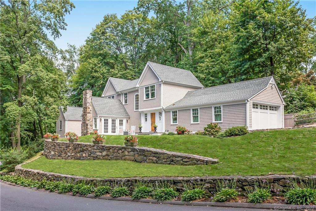 2 Cedar Gate Road — exterior photo