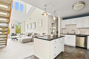 25 Adams Avenue, Unit 404