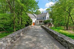 9 Riverfield Drive