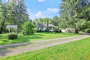 4 Davis Hill Road