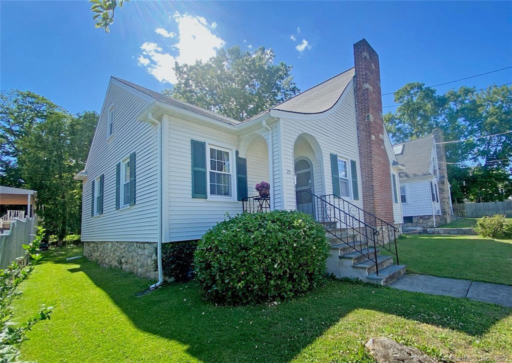 29 Webb Avenue — exterior photo