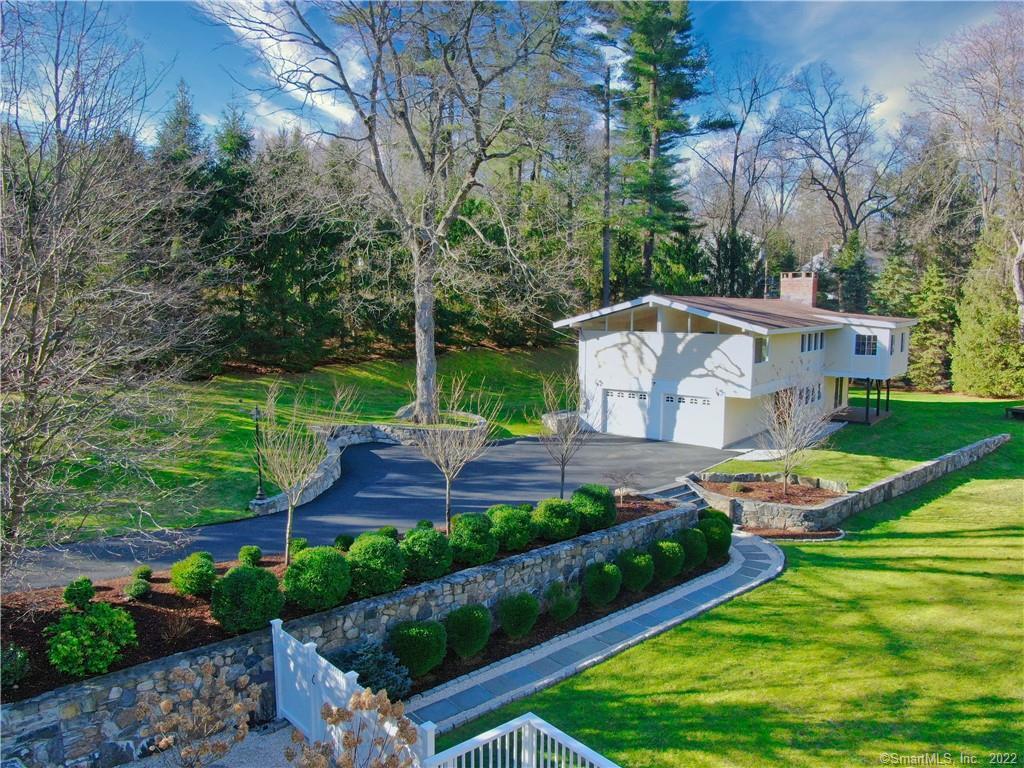 11 Woodbine Road — exterior photo