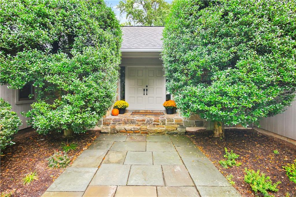 25 Windermere Lane — exterior photo