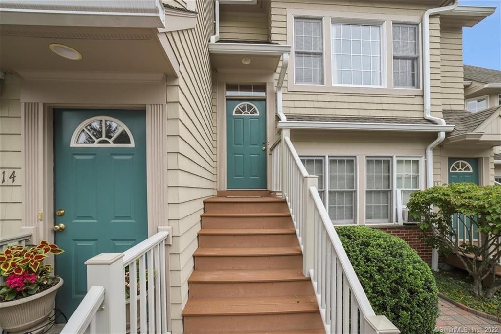 83 Locust Avenue, Unit 423 — exterior photo