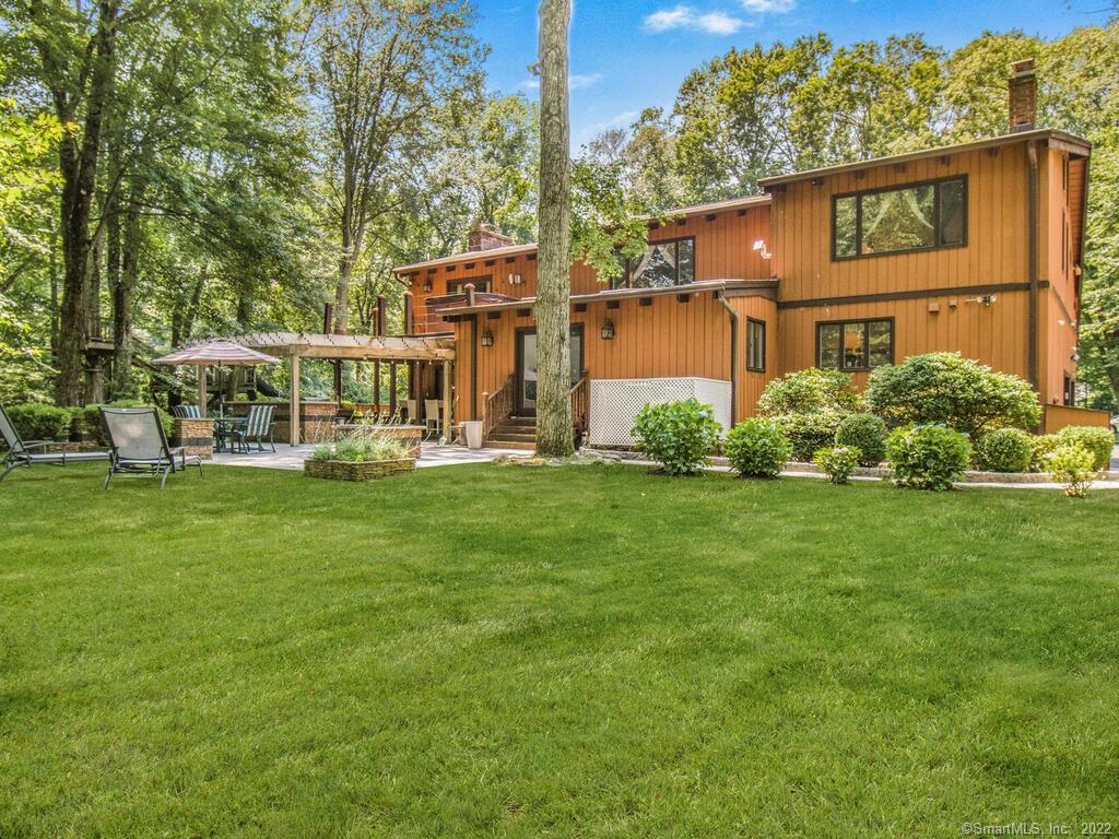190 Silvermine Avenue — exterior photo