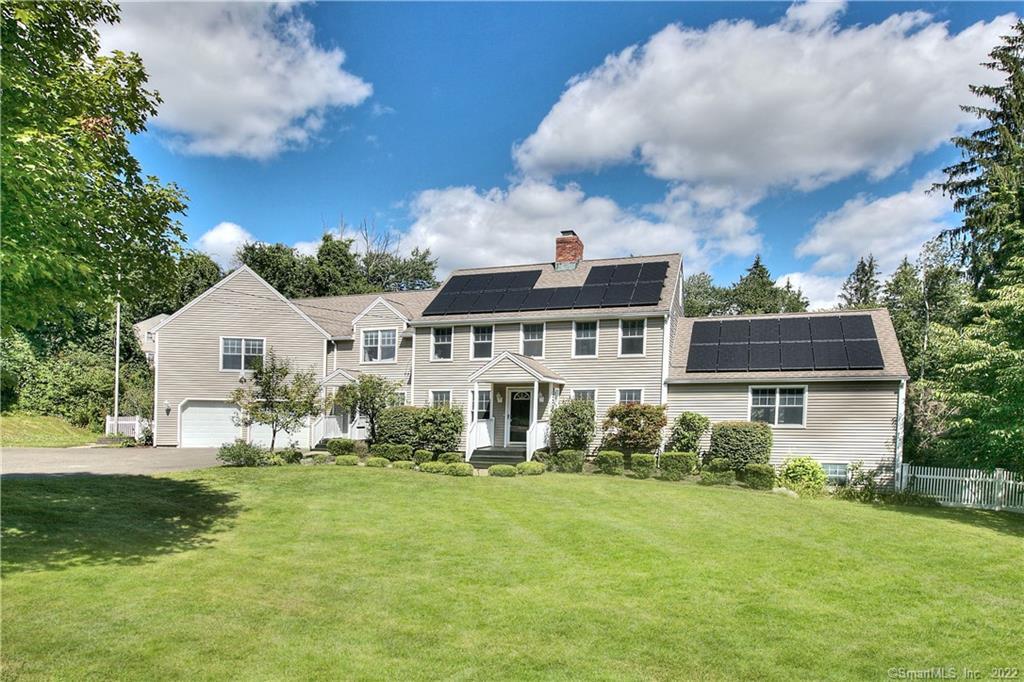 14 Castle Hill Road — exterior photo