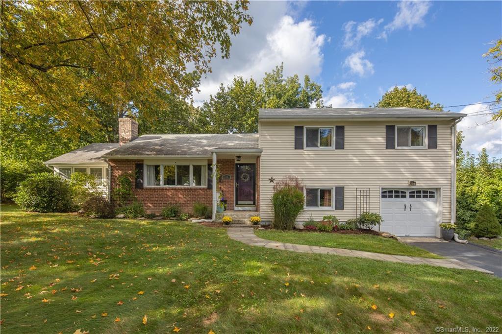 23 Esquire Road — exterior photo