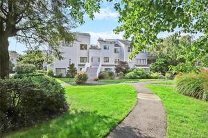 46 Rowayton Woods Drive, Unit 46