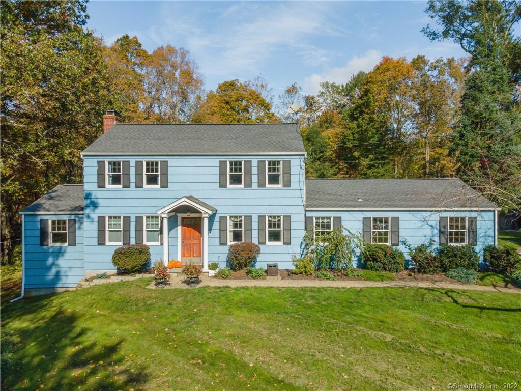 6 Hunting Ridge Road — exterior photo