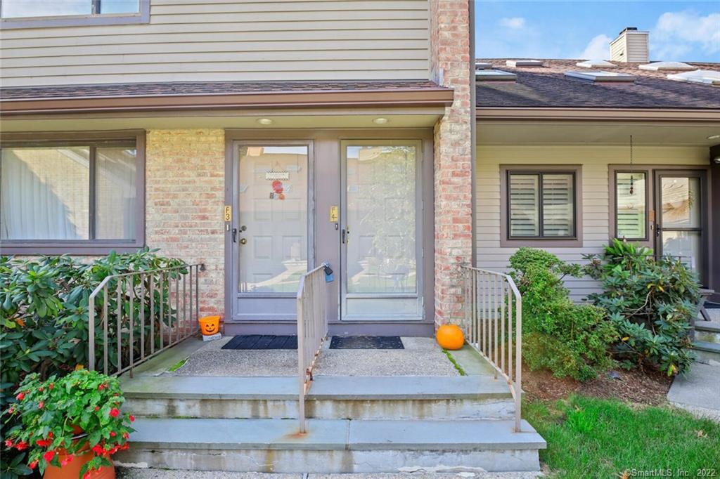 2437 Bedford Street, Unit F4 — exterior photo