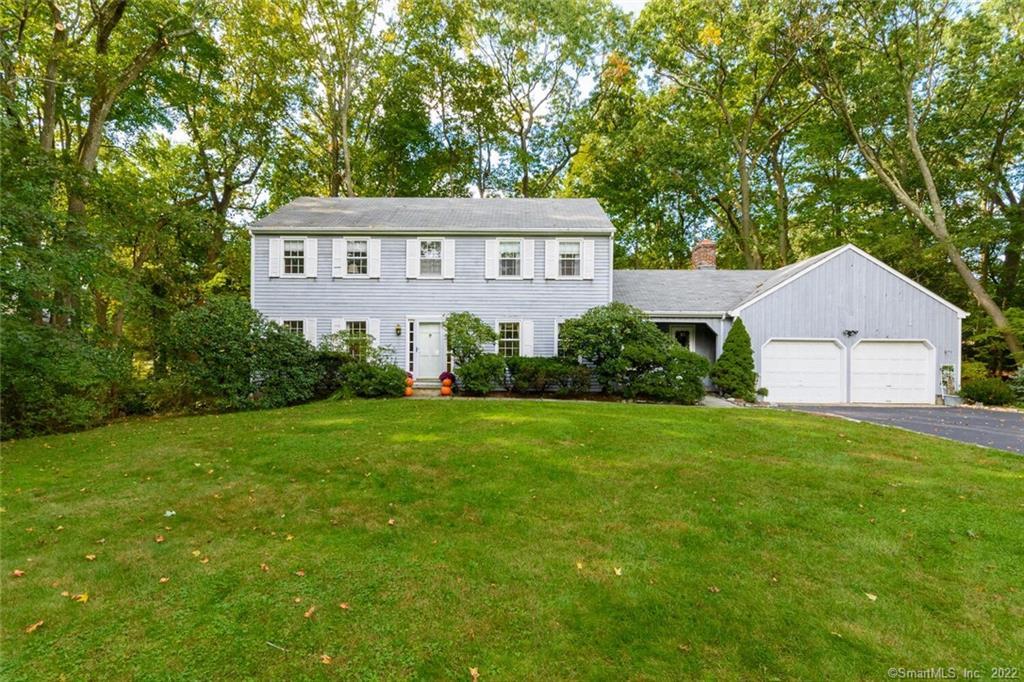 8 Rainbow Circle — exterior photo
