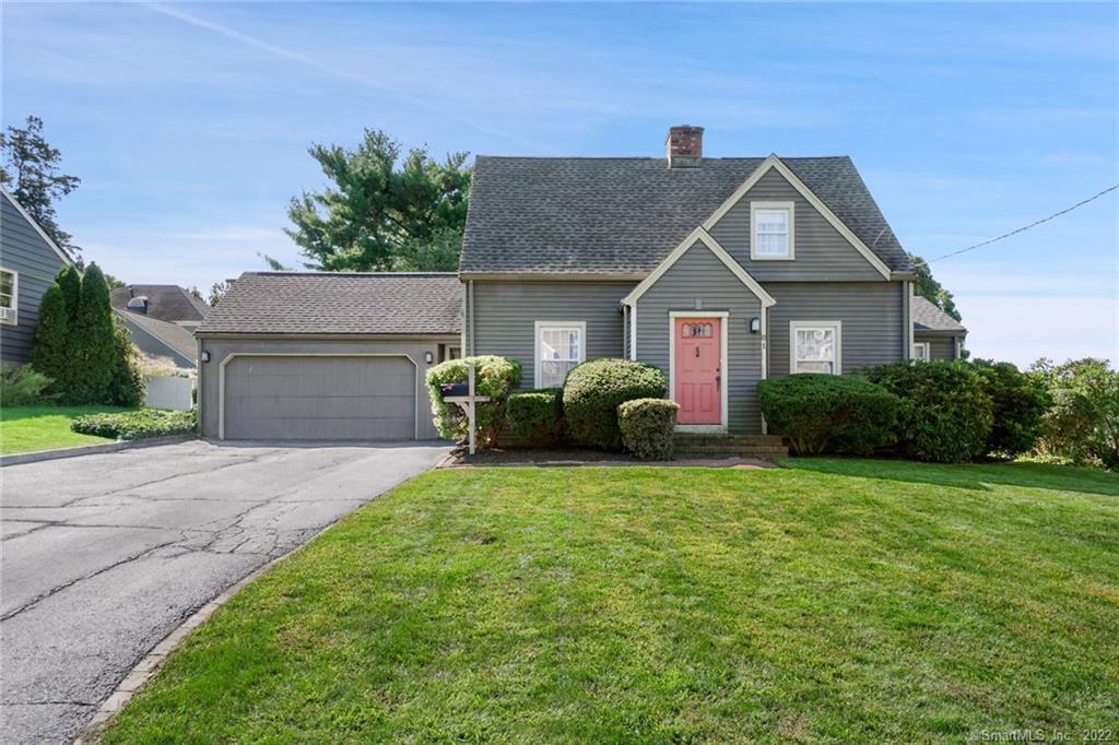 81 Killian Avenue — exterior photo