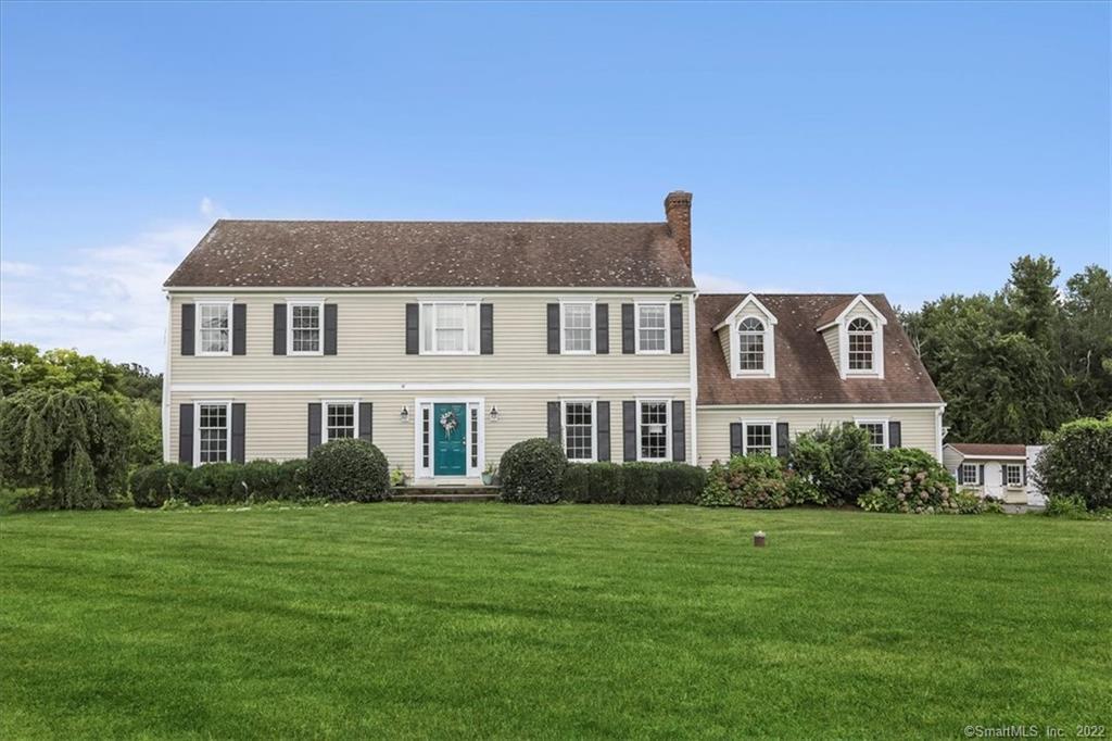 4 Harvest Common Road — exterior photo
