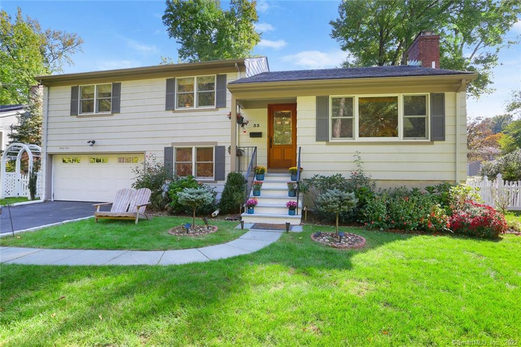 33 Midbrook Lane — exterior photo