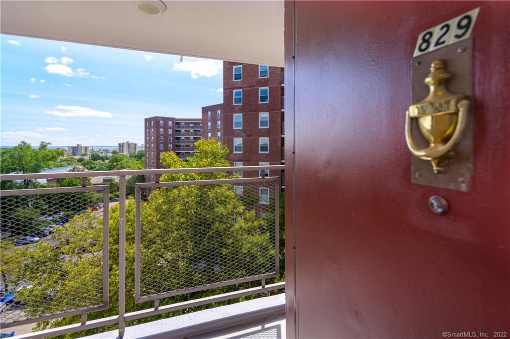 91 Strawberry Hill Avenue, Unit 829 — exterior photo