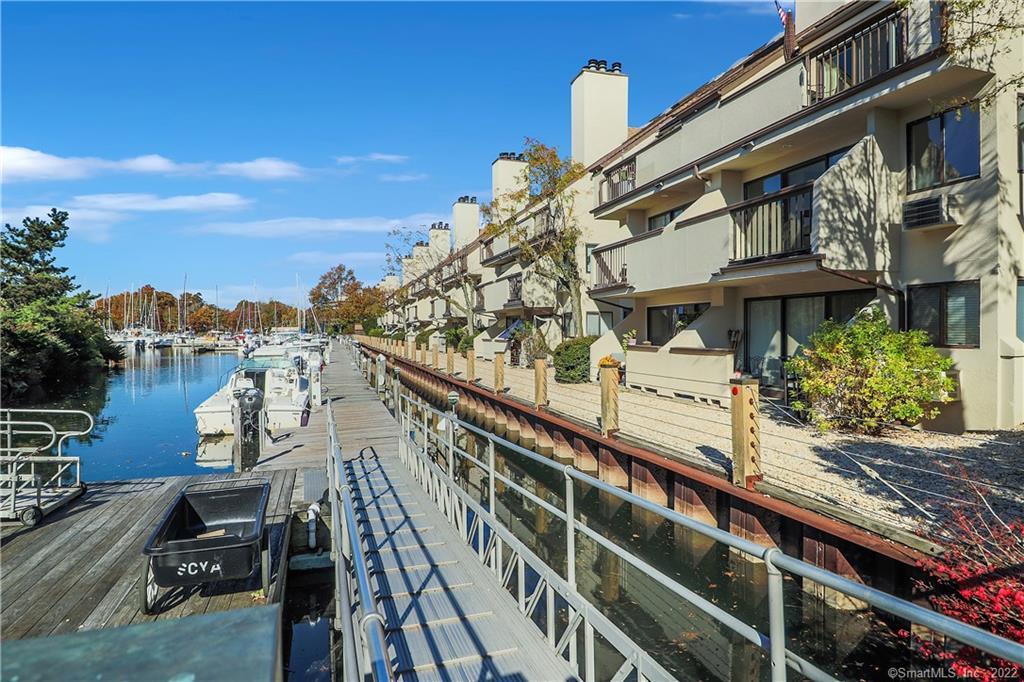 105 Harbor Drive, Unit 122 — exterior photo