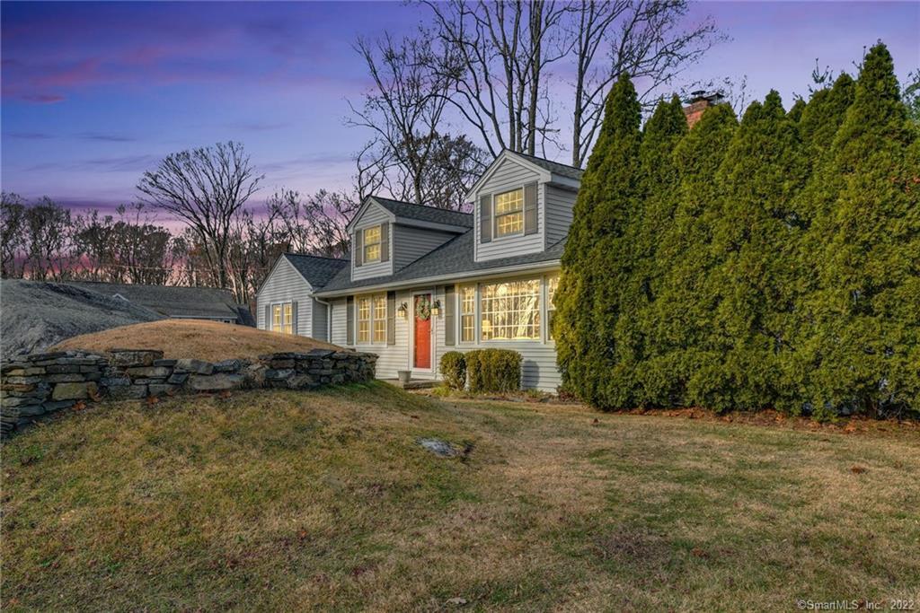 16 Rocky Ridge Drive — photo 1