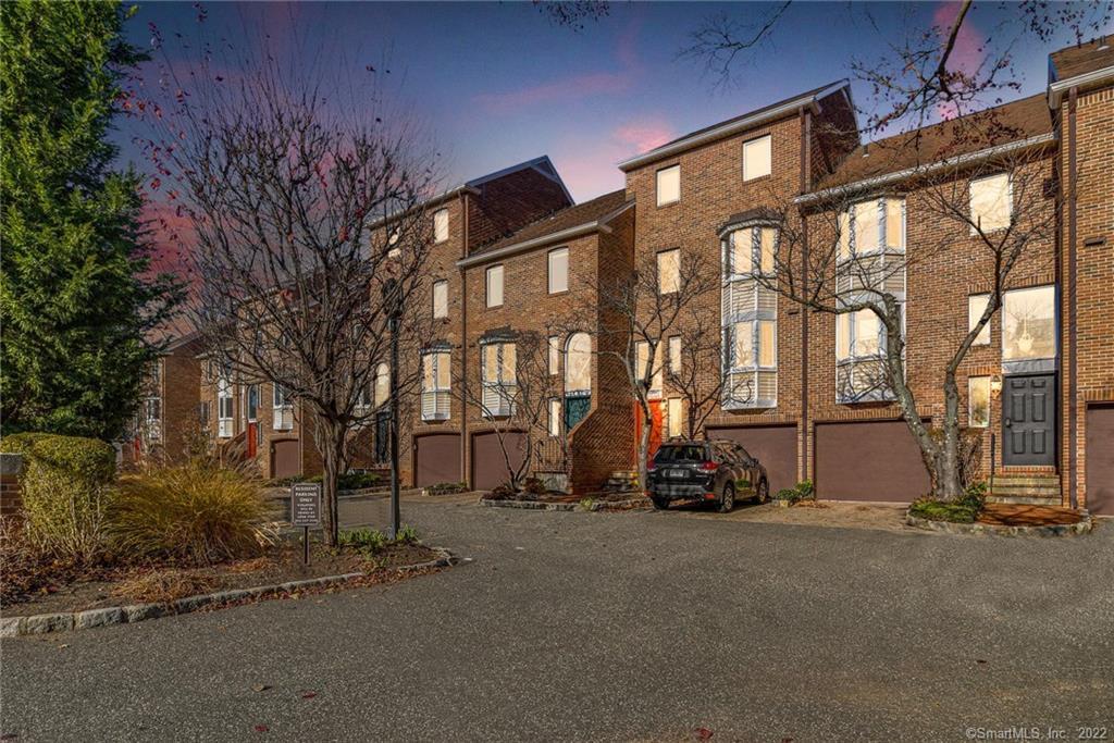 160 Forest Street, Unit 160 — exterior photo