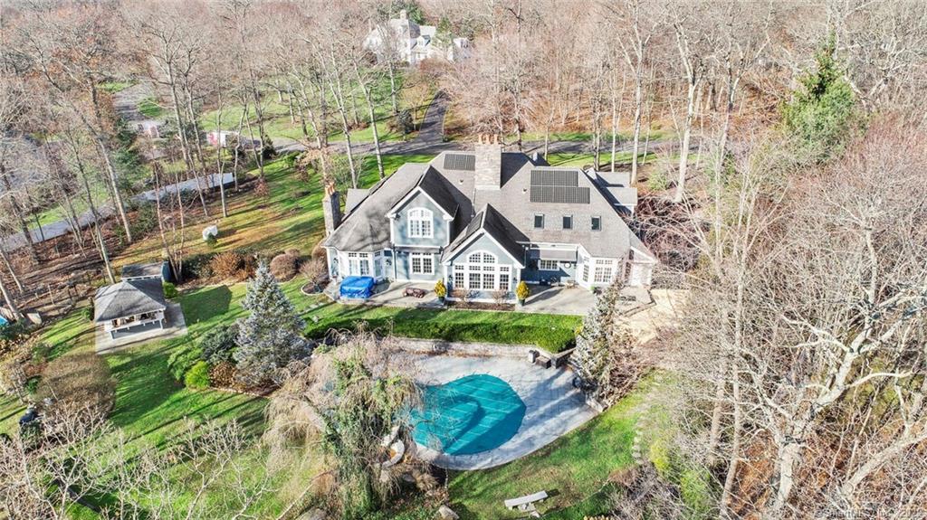 60 Tuckahoe Road — exterior photo