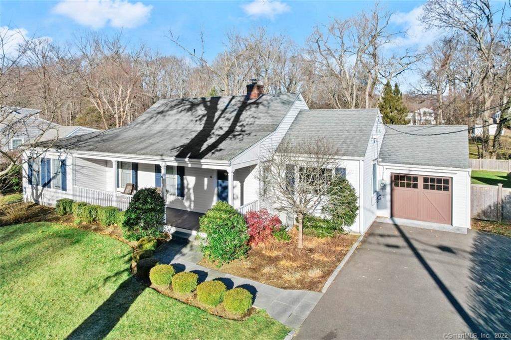 16 Lake Drive — exterior photo