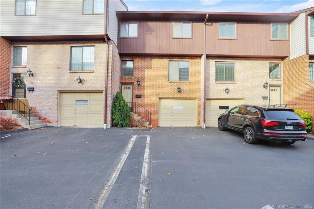237 Strawberry Hill Avenue, Unit 40 — exterior photo