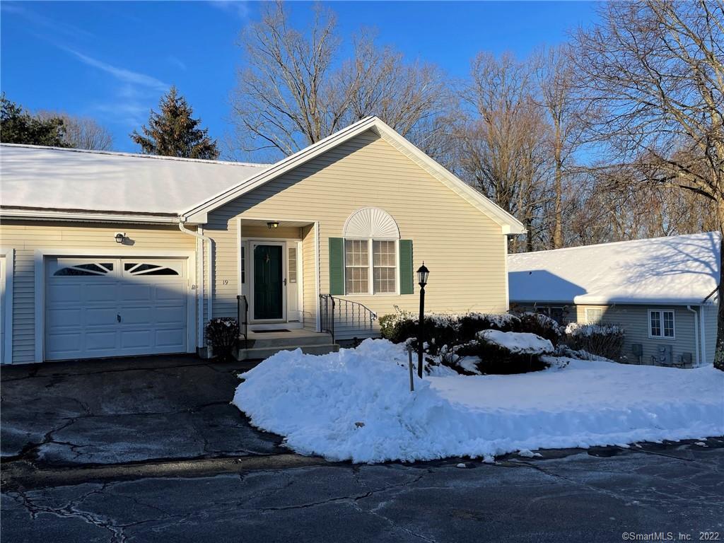 19 Cherry Blossom Lane, Unit 19 — exterior photo