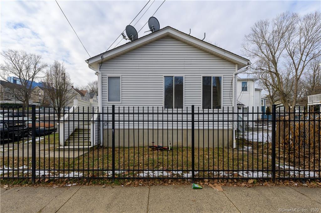 38 Adams Avenue, Unit 5 — exterior photo
