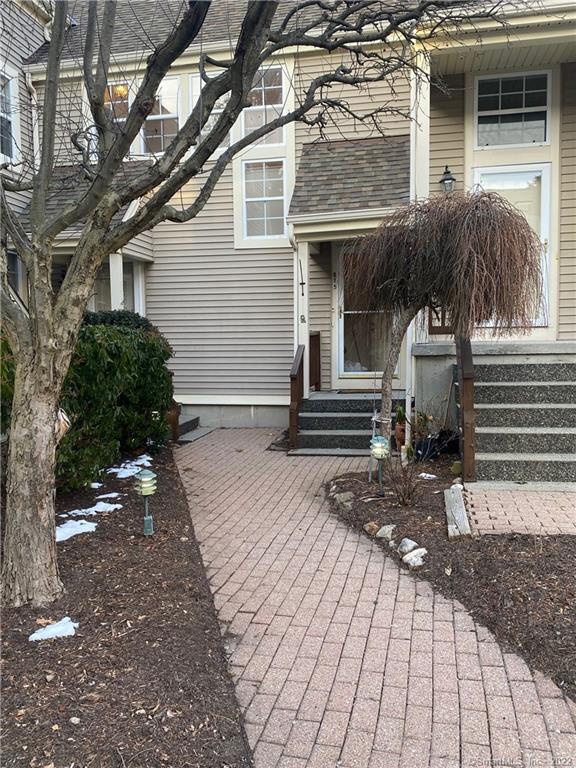 815 Foxboro Drive — photo 1